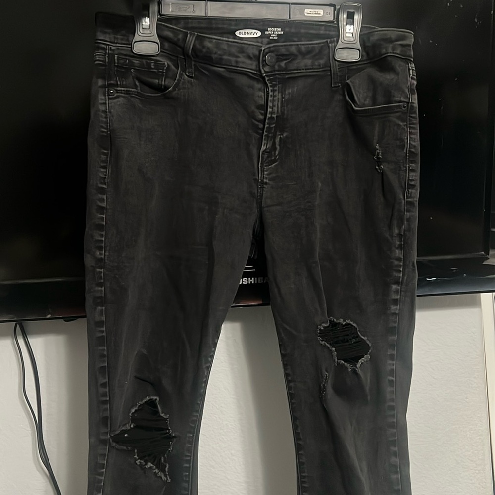 Ripped black skinny jeans